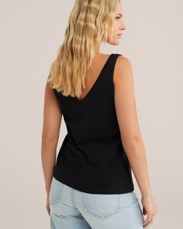 Top de la WE Fashion pe negru
