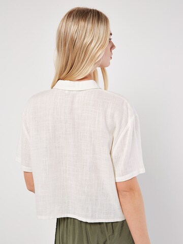 Apricot Bluse in Weiß