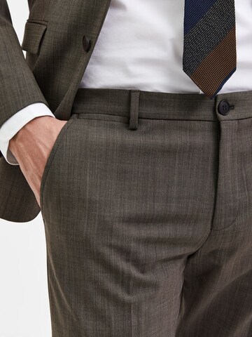 Slimfit Pantaloni con piega frontale 'Elon' di SELECTED HOMME in marrone