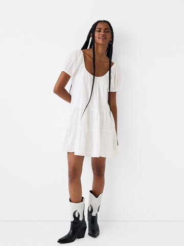 Robe d’été Bershka en blanc