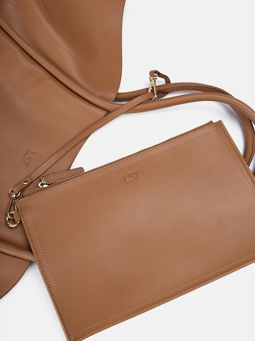 L37 HANDMADE SHOES Shopper 'BIG BIG WORLD NEW' in Beige