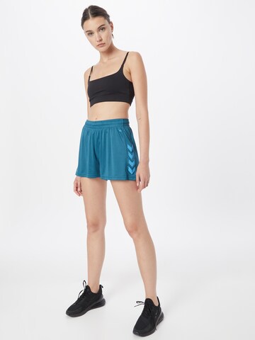 Hummel Regular Sportshorts in Blau