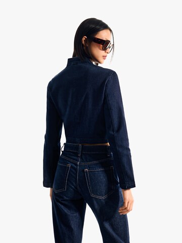 Bershka Välikausitakki värissä sininen