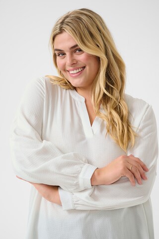 KAFFE CURVE - Blusa 'KCMolly' em branco