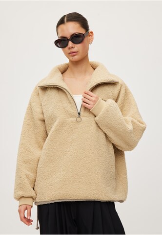 Pull-over 'Mount Pile' rethinkit studios en beige : devant