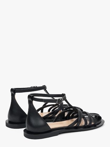 Estro Sandaal '11-10-81' in Zwart
