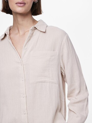 Camicia da donna 'MASTINA' di PIECES in beige