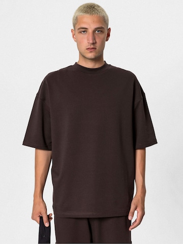VAMOS CLO Bluser & t-shirts i brun: forside