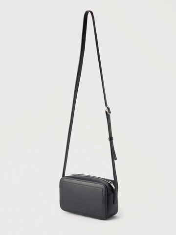 Calvin Klein Válltáska - fekete
