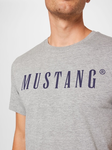 MUSTANG - Camisa 'Alex' em cinzento