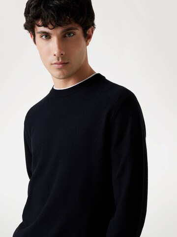 GUESS Pullover in Schwarz