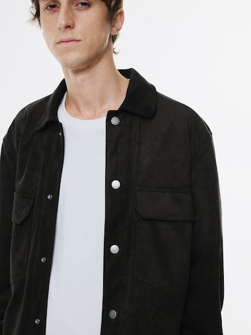 Pull&Bear Overgangsjakke i sort