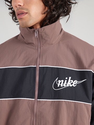 Nike Sportswear Kurtka przejściowa 'CLUB' w kolorze brązowy