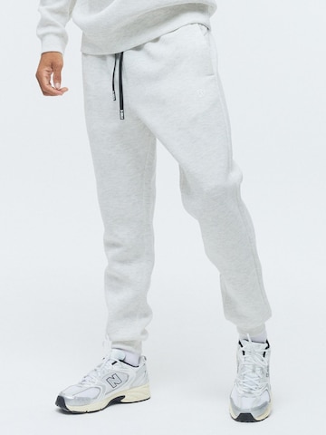 Effilé Pantalon 'RECREATION Scuba Jogger' DRILLS Apparel en blanc