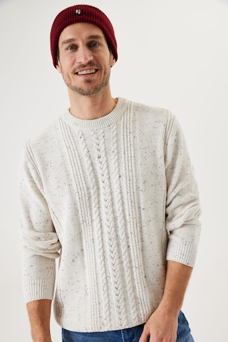 GARCIA Sweater in White: front
