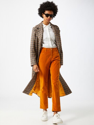 Coupe slim Pantalon 'Mary' BRAX en orange