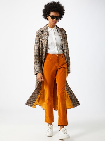 Coupe slim Pantalon 'Mary' BRAX en orange