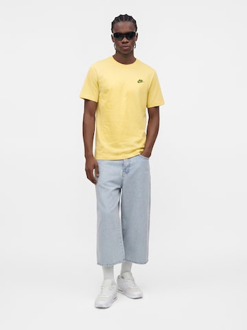 Nike Sportswear Regular fit Shirt 'CLUB' in Geel