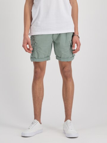 ALPHA INDUSTRIES - Slimfit Calças cargo em verde