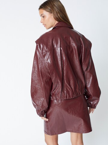 Veste mi-saison 'Posy' co'couture en rouge