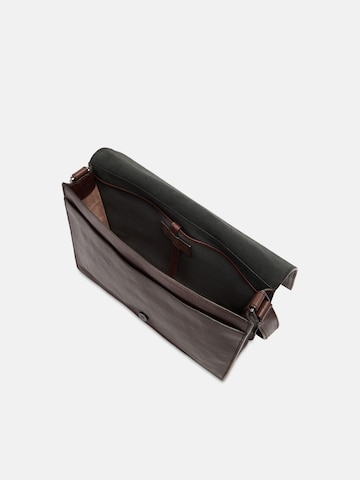 The Bridge Messenger in Brown