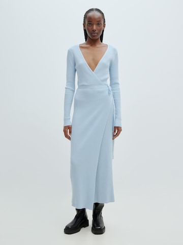 EDITED Pletené šaty 'Mailien' - Modrá