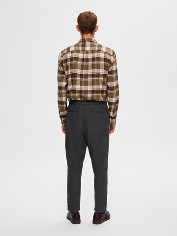 Coupe slim Pantalon 'Fred' SELECTED en gris