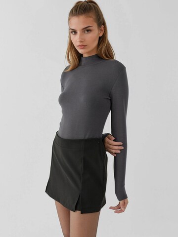 Hiccup Skirt in Black