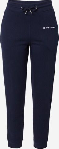 92 The Studio Tapered Broek in Blauw: voorkant