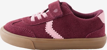Baskets Next en rouge : devant