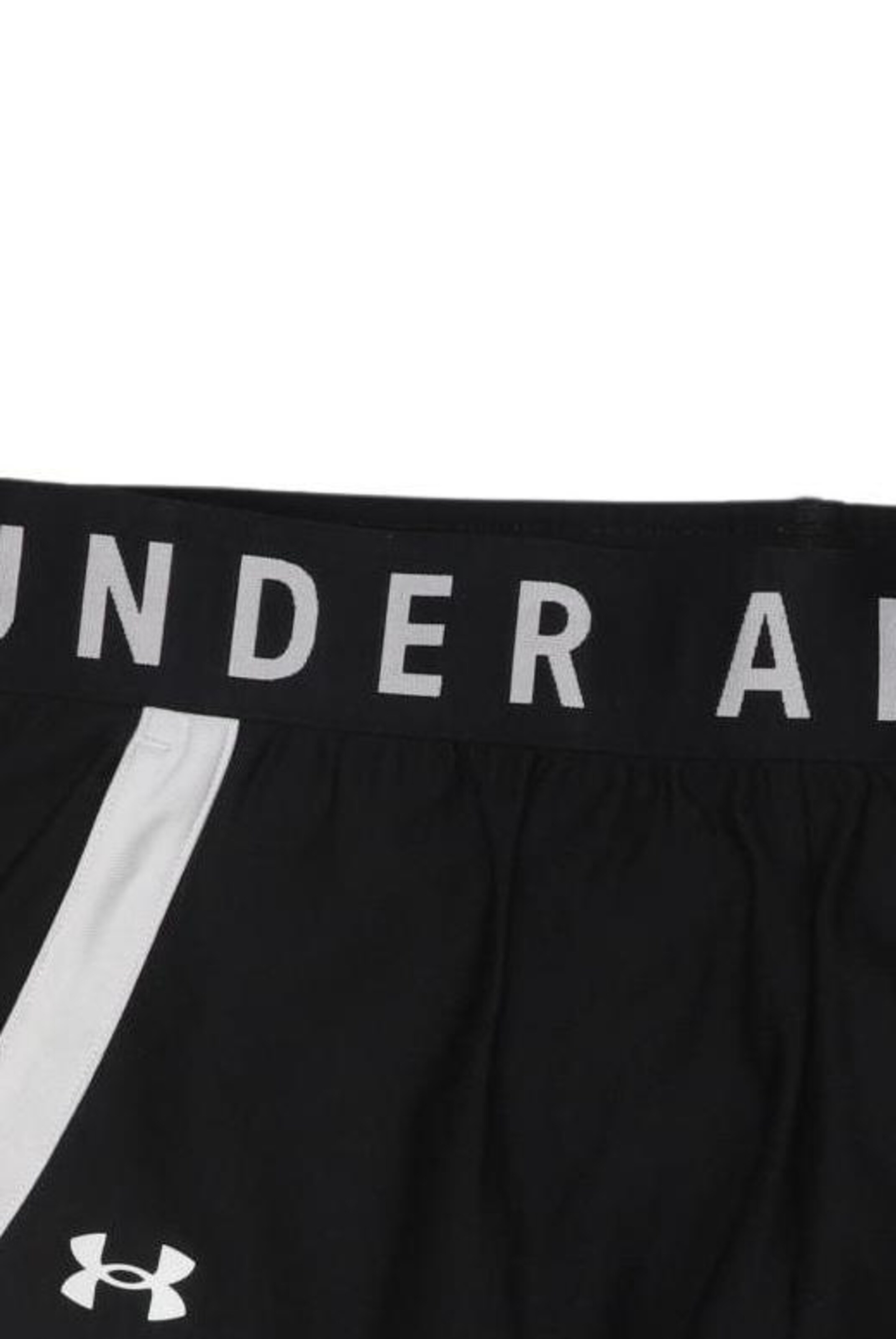 UNDER ARMOUR Shorts in L in Black