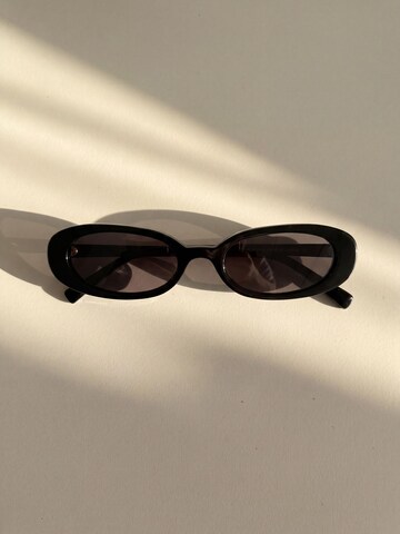 ARMIE Sonnenbrille 'The Sage'‌‌‌‌‌ in Schwarz: Vorderseite