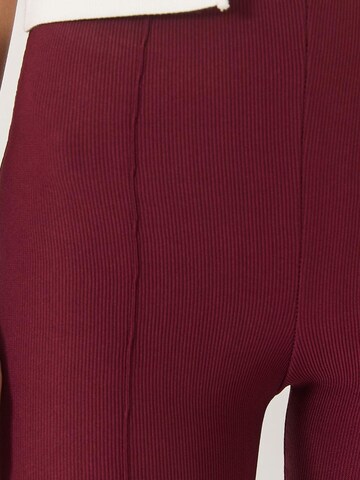 Bianco Lucci - Flared Calças com vincos em vermelho