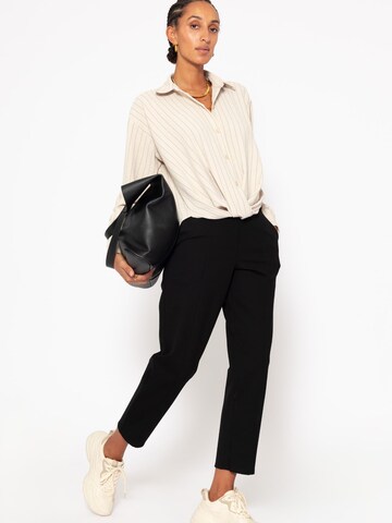 SASSYCLASSY Regular Chinohose‌‌ in Schwarz