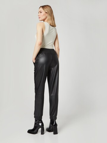 Effilé Pantalon Guido Maria Kretschmer Women en noir