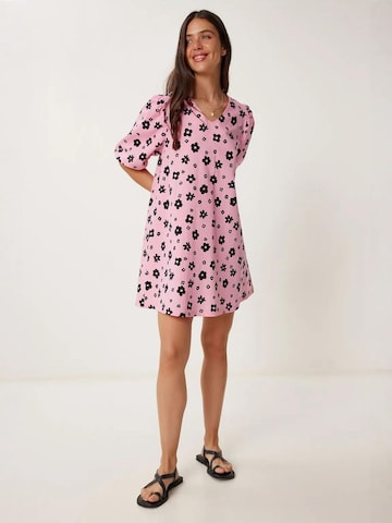 Happiness İstanbul Kleid in Pink