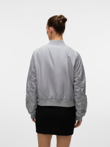 VERO MODA Tussenjas 'SNKatarina' in Zilver