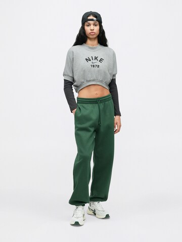 Nike SportswearTapered Hlače 'Phoenix Fleece' - zelena boja