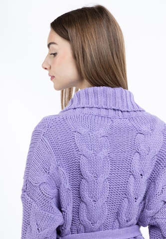 Geacă tricotată de la MYMO pe mov