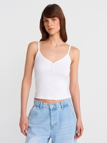 Dilvin Blouse in White: front