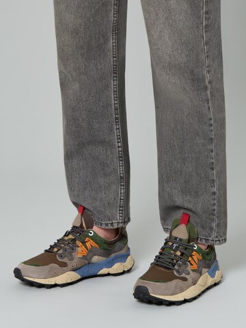 Flower Mountain Sneaker low 'YAMANO 3 MAN'‌‌‌‌‌‌‌ in Grau