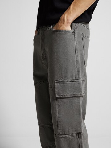 Bershka Loose fit Cargo Jeans in Grey