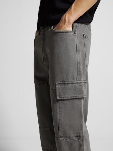 Bershka Loosefit Jeans in Grau