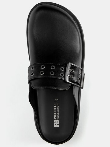 Pull&Bear Clogs in Schwarz