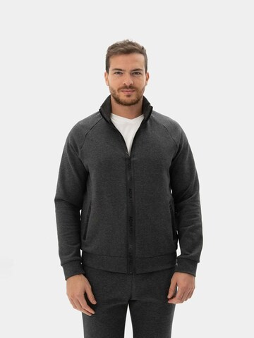 Arma Sweatjacke in Grau: Vorderseite