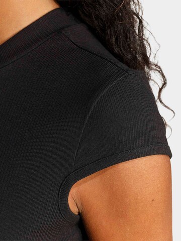 ADIDAS SPORTSWEAR Λειτουργικό μπλουζάκι σε μαύρο