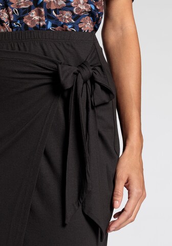 LAURA SCOTT Skirt in Black