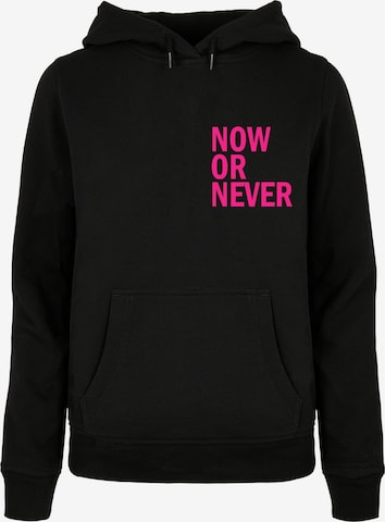 Merchcode Sweatshirt 'Now Or Never' in Schwarz: predná strana