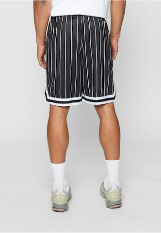 Regular Pantalon Karl Kani en noir