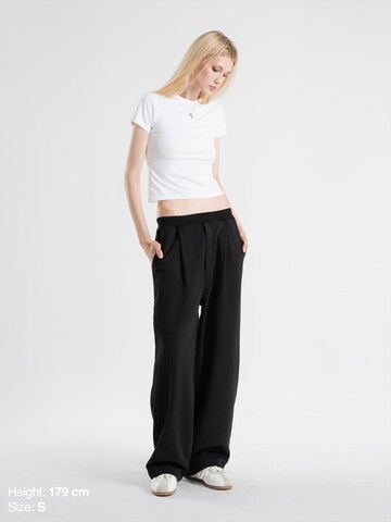 ENRAGE Loose fit Pleat-Front Pants 'ENRAGE' in Black: front